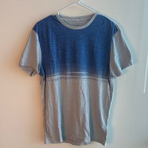 Calvin Klein Men's Gradient Blue and Gray Tee